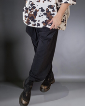 Load image into Gallery viewer, Stylische Hose in Schwarz Größe 40 bis 60