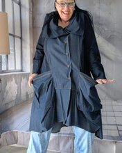 Load image into Gallery viewer, Jeansmantel in Dunkelblau Größe 44 bis 62