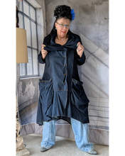 Load image into Gallery viewer, Jeansmantel in Dunkelblau Größe 44 bis 62