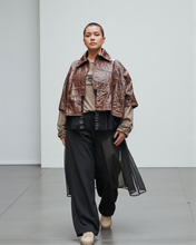 Load image into Gallery viewer, H4 Kurzjacke braun aus veganen Leder - alle Größen