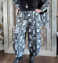 Load image into Gallery viewer, Jackenbluse aus Sweat und Jaquard und passende Hose - auch einzeln bestellbar