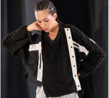 Load image into Gallery viewer, H4- Pulli mit Strick und Memory Taft bis Gr 54