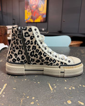 Lade das Bild in den Galerie-Viewer, Rebecca White Sneaker Leo