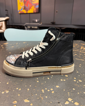 Load image into Gallery viewer, Rebecca White Sneaker Black