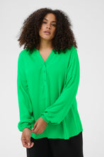 Lade das Bild in den Galerie-Viewer, Sportliche Viskose Eco Bluse in Bright Green Uni bis Gr 54 - Kaffe Curve