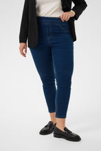 Load image into Gallery viewer, Bequeme Denim-Jeggings in Karottenform bis Gr 56/58– Die perfekte Wohlfühl-Jeans - Kaffe Curve