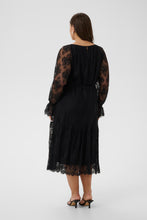 Lade das Bild in den Galerie-Viewer, Romantisches Boho-Spitzenkleid im Stufen-Look – in Schwarz bis Gr 58