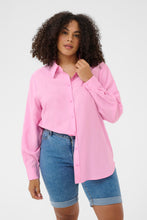 Lade das Bild in den Galerie-Viewer, Sportliche Viskose Eco Bluse in Pink Frosting bis Gr 56 - Kaffe Curve