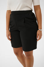 Load image into Gallery viewer, Elegante City-Shorts mit hohem Komfort in Schwarz - Kaffe Curve – bis Gr 60