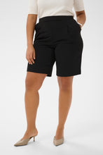 Load image into Gallery viewer, Elegante City-Shorts mit hohem Komfort in Schwarz - Kaffe Curve – bis Gr 60