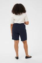 Load image into Gallery viewer, Elegante City-Shorts mit hohem Komfort in Marine - Kaffe Curve – bis Gr 60
