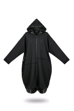 Lade das Bild in den Galerie-Viewer, Sweat Mantel von CN-G in Schwarz, mit Lackeinsätzen Onesized Größe 40 bis 64