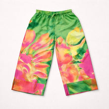 Load image into Gallery viewer, CN-G Hose in floralem Design Grün-Pink-Orange Gr 40 bis 60