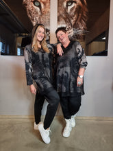 Load image into Gallery viewer, Hoodie mit Kapuze und ausgefallenem Design von CN-G/MG in 4 Größen bis Gr 62