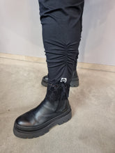 Load image into Gallery viewer, CN-G & Mädchenglück Leggins mit Spitzenabschluss und Raffung  in zwei Farben und zwei Größen bis Größe 66