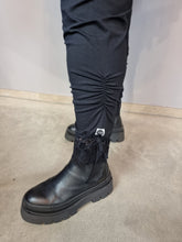 Load image into Gallery viewer, CN-G & Mädchenglück Leggins mit Spitzenabschluss und Raffung  in zwei Farben und zwei Größen bis Größe 66
