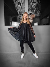 Load image into Gallery viewer, CN-G Bluse aus Spitze mit Lederapplikationen in 3 Größen bis Gr 60