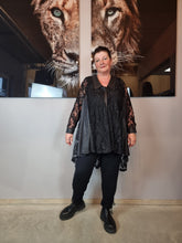 Load image into Gallery viewer, CN-G Bluse aus Spitze mit Lederapplikationen in 3 Größen bis Gr 60