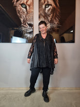 Load image into Gallery viewer, CN-G Bluse aus Spitze mit Lederapplikationen in 3 Größen bis Gr 60