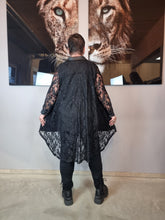 Load image into Gallery viewer, CN-G Bluse aus Spitze mit Lederapplikationen in 3 Größen bis Gr 60