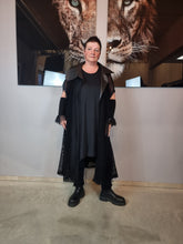 Load image into Gallery viewer, Dreiteiler bestehend aus Netzweste mit Unterkleid & Stulpen