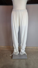 Load image into Gallery viewer, CN-G & Mädchenglück Leggins mit Spitzenabschluss und Raffung  in zwei Farben und zwei Größen bis Größe 66