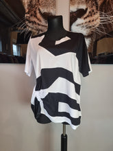 Load image into Gallery viewer, Tunika von Mädchenglück in 4 Farben bis Gr 64 jetzt im Sale