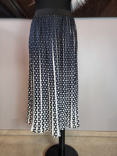 Load image into Gallery viewer, Plissee Rock von CN-G bis Größe 56 jetzt im Sale