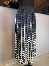 Load image into Gallery viewer, Plissee Rock von CN-G bis Größe 56 jetzt im Sale