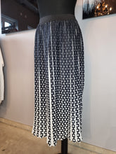 Load image into Gallery viewer, Plissee Rock von CN-G bis Größe 56 jetzt im Sale