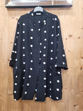 Load image into Gallery viewer, Blusenjacke in 2 Größen und 2 Farben bis Größe 60