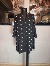 Load image into Gallery viewer, Blusenjacke in 2 Größen und 2 Farben bis Größe 60