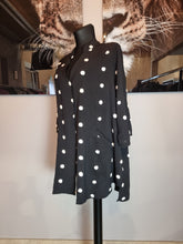 Load image into Gallery viewer, Blusenjacke in 2 Größen und 2 Farben bis Größe 60