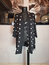 Load image into Gallery viewer, Blusenjacke in 2 Größen und 2 Farben bis Größe 60