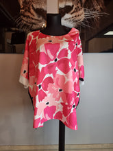 Lade das Bild in den Galerie-Viewer, Tunika von CN-G mit tollem Blumenmuster und Cut Out