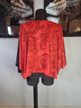 Load image into Gallery viewer, Tunika von CN-G bis Größe 62/64 mit Rosenmuster