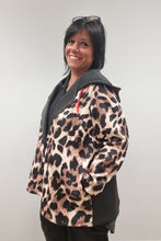 Load image into Gallery viewer, CNG Blazer Jacke mit Leoprint und Kapuze Gr 42 bis 64