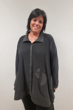 Load image into Gallery viewer, Blusentunika mit Druckknöpfen von CNG bis Größe 62 mit Memory und Lederoptik Einsatz