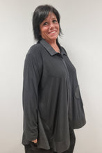 Load image into Gallery viewer, Blusentunika mit Druckknöpfen von CNG bis Größe 62 mit Memory und Lederoptik Einsatz