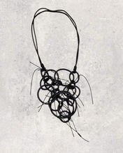 Lade das Bild in den Galerie-Viewer, Stylische Kautschuk Kette mit Ringen