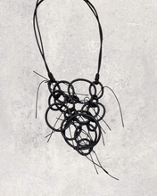 Lade das Bild in den Galerie-Viewer, Stylische Kautschuk Kette mit Ringen