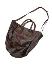 Lade das Bild in den Galerie-Viewer, Papucei Leder Handtasche Muno Jason brown