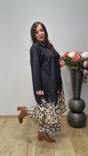 Lade das Bild in den Galerie-Viewer, Longtunika Kleid in angesagtem floralem Design Größe 40 bis 60