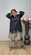 Lade das Bild in den Galerie-Viewer, Longtunika Kleid in angesagtem floralem Design Größe 40 bis 60