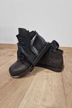 Load image into Gallery viewer, Papucei High Top Sneaker in Schwarz bis Gr 42