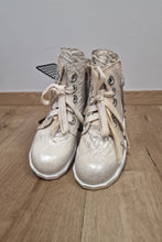 Load image into Gallery viewer, Papucei High Top Sneaker in beige bis Gr 42