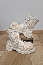 Lade das Bild in den Galerie-Viewer, Papucei Zenith Avantgarde High Top Fashion Sneaker in Creme bis Gr 42