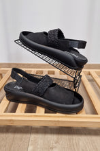 Load image into Gallery viewer, Papucei Flipzy in Schwarz bis Gr 42