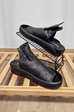 Load image into Gallery viewer, Papucei Ioni in Schwarz bis Gr 42