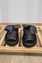 Load image into Gallery viewer, Papucei Ioni in Schwarz bis Gr 42